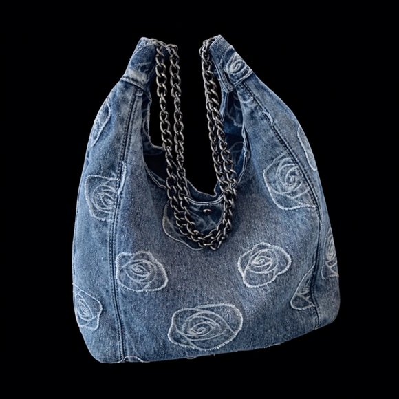 NEW Denim with Roses Beautiful Hobo Bag w/ Silver Tone Hardware & Snap Closure - Picture 4 of 6